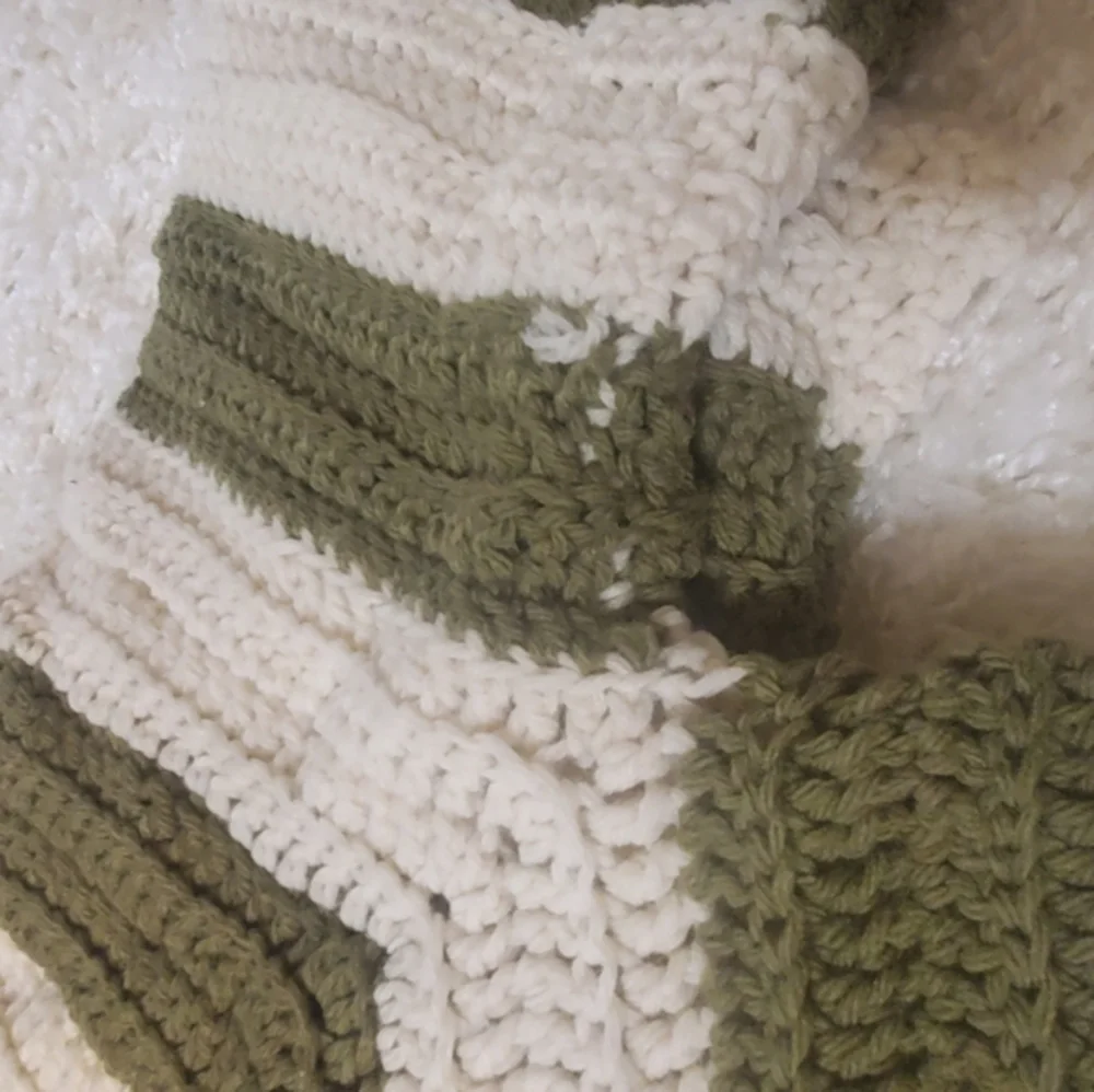 Striped Green and Cream Women's Sweater‎ Vintage Crochet